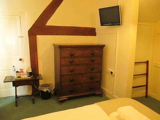 london on a price range motel