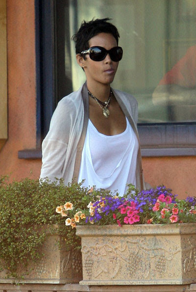 halle berry short hair. halle berry short hair 2009.