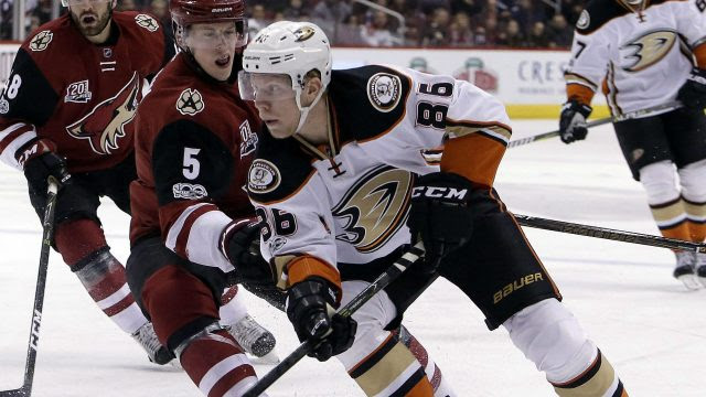 Marc Methot out for weeks with 'shattered finger' from ...
