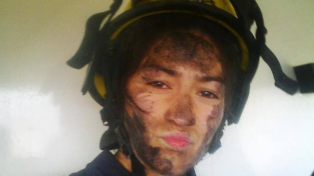 "Me recosté en el piso y me quedé dormida", contó la bombero de la foto viral