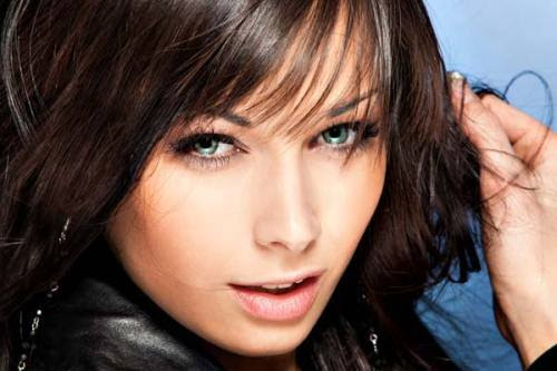 Medium Layered Hairstyles with Wispy Bangs