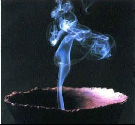 El humo del incienso