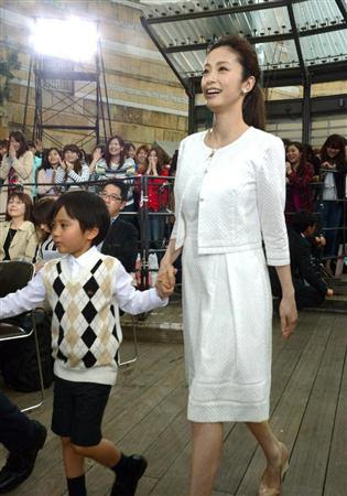 上戸彩 ドラマ初共演のキムタクは 想像していたより１００倍素敵 Sanspo Com サンスポ