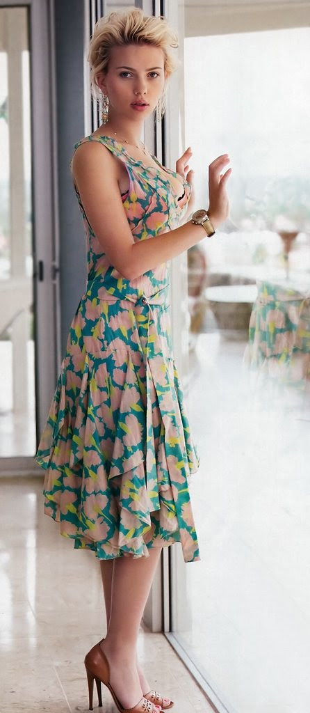 http://www.easycelebritys.com/s/scarlett_johansson_01/pics/scarlett_johansson_08.jpg