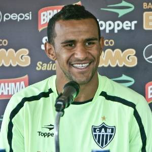Volante Serginho, do Atlético-MG, disse que está pronto para substituir Pierre contra o Flamengo