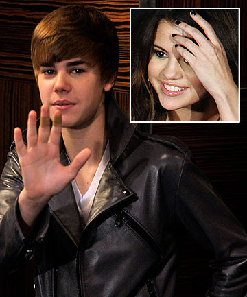 justin bieber and selena gomez 2011 kissing. Justin Bieber and Selena Gomez