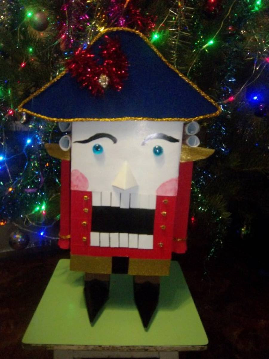 Мастер-класс. Новогодняя игрушка «Щелкунчик из бросового материала»