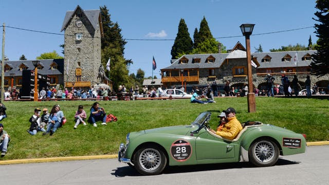 En Bariloche la tradicional carrera 1000 Millas Sport de autos antiguos
