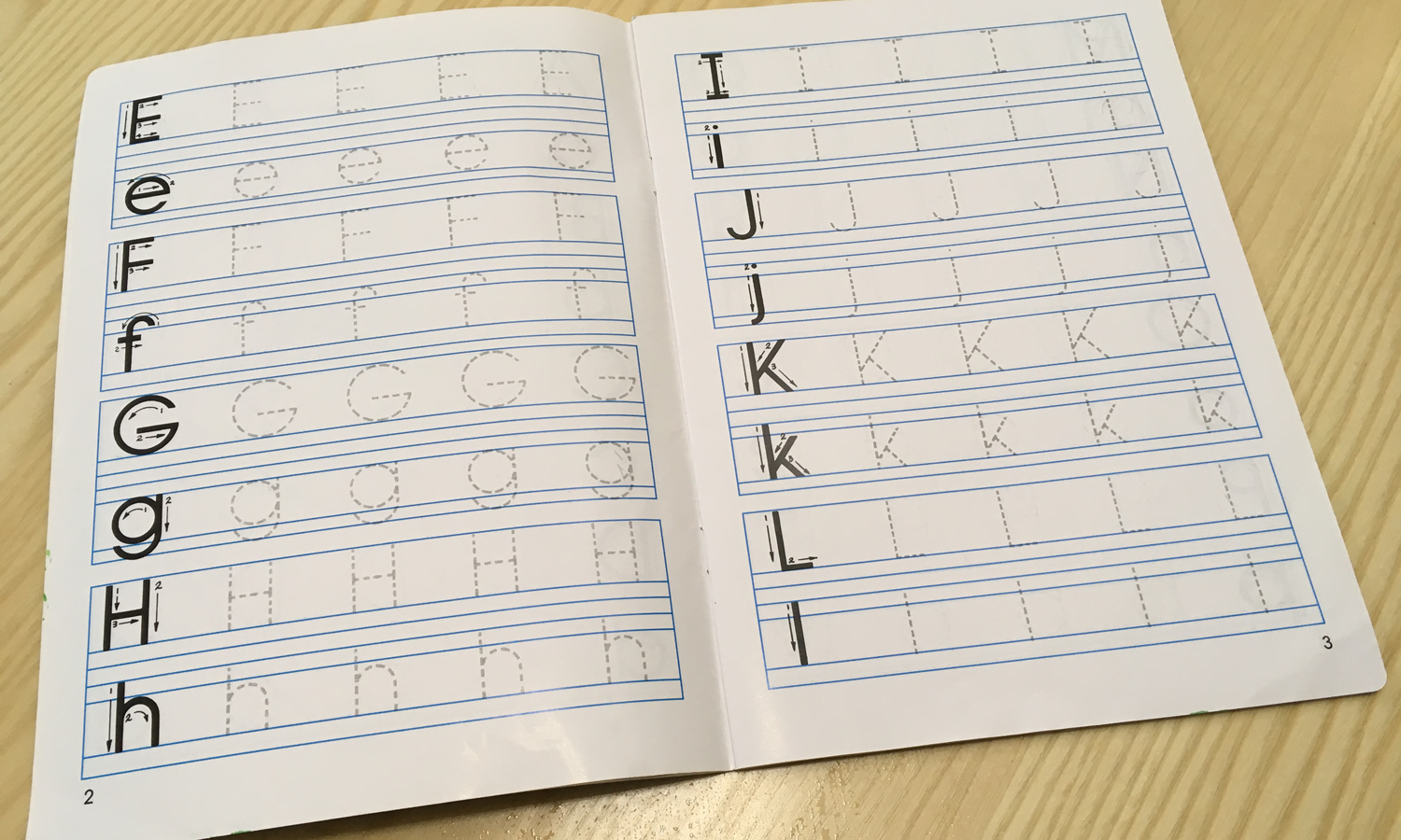 お勧め100均教材 セリアで購入したアルファベットドリル 公文 ディズニー英語システムで早期幼児教育