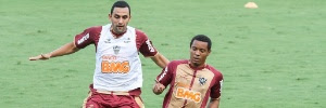 Libertadores: Expulso contra São Paulo, volante Rosinei é suspenso por quatro jogos pela Conmebol