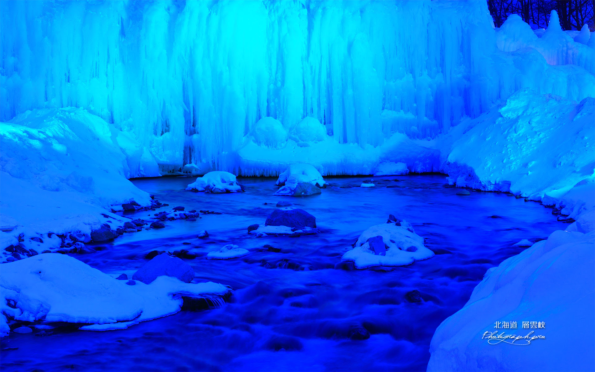 層雲峡氷瀑と石狩川 の壁紙 19x1080