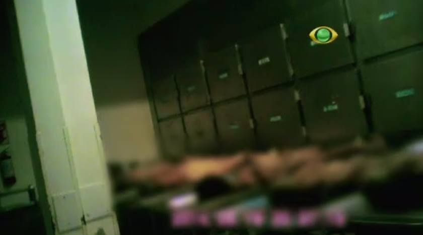 Vídeo mostra corpos fora de gavetas frigoríficas / Reprodução/Band