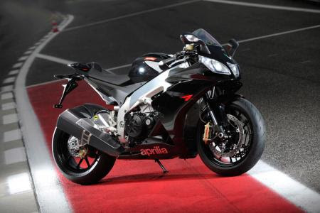 The $5000 difference in price between the RSV4 R and the upscale RSV4 Factory will be worth it to only the most discriminating clientele. The $5000 difference in price between the RSV4 R and the upscale RSV4 Factory will be worth it to only the most discriminating clientele.