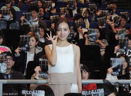 ホラー映画は見たことがなかった 素直すぎる板野友美に観客からのサプライズも のぞきめ 舞台挨拶 梅田ブルク７ レポート