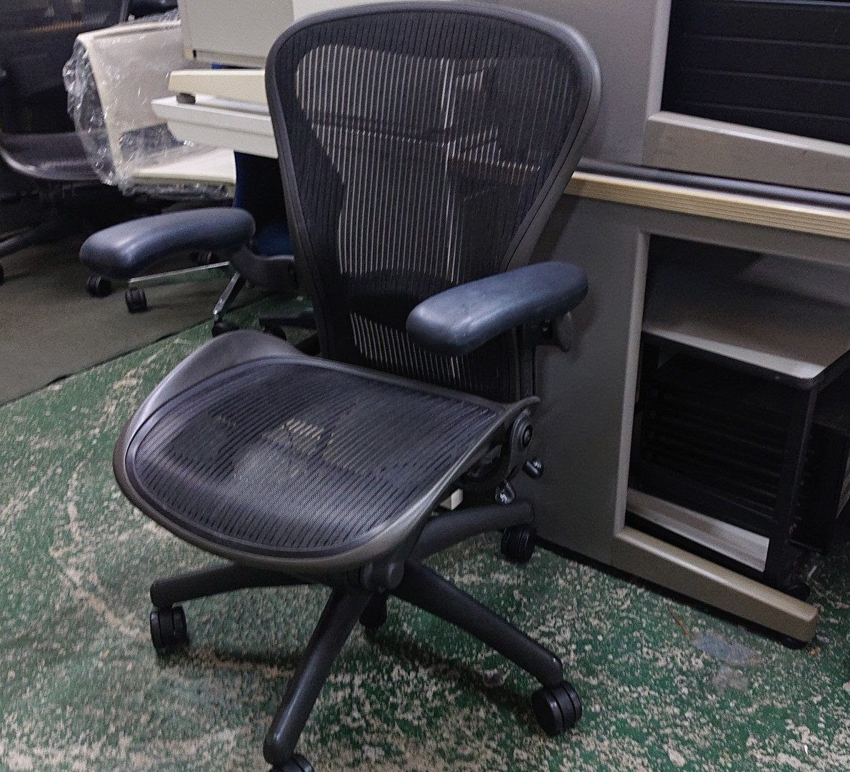 中古 Herman Miller ハーマンミラー アーロンチェア フル装備bタイプ オフィス家具 Jinzaグループ