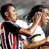 Arouca e Wellington disputam bola na vitória do Santos sobre o São Paulo na Vila