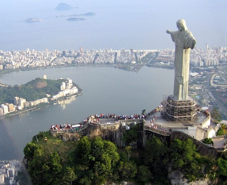 Cristo Rendetor Statue