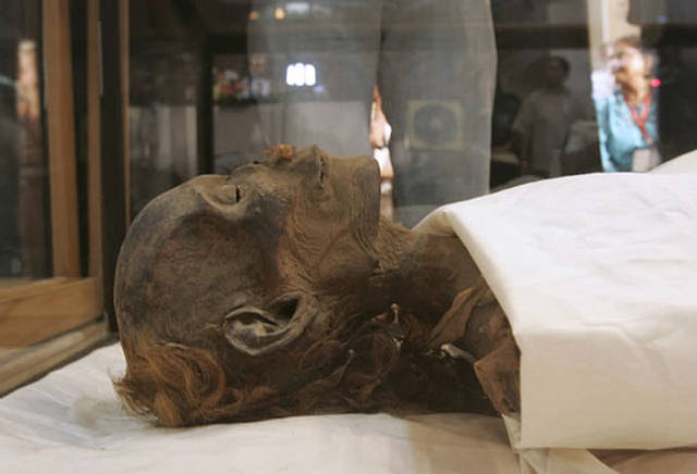 La momia de Hatshepsut, encontrada en el Valle de los Reyes, fue presentada al público en junio de 2007, después de un largo periodo de incertidumbre acerca de su correcta identificación.