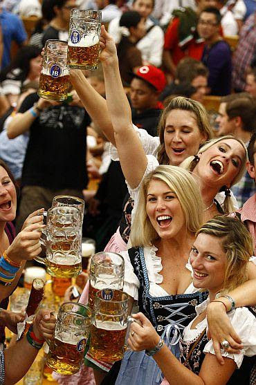 In PHOTOS: At Oktoberfest, world's largest beer party ...