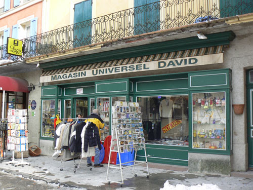 magasin universel.jpg
