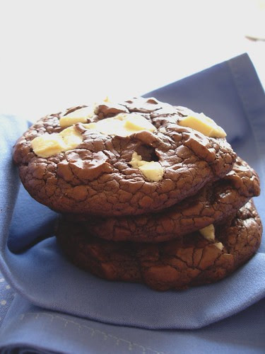 Dark and white chocolate chunk cookies