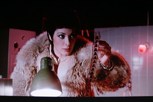 Edwige Fenech checking