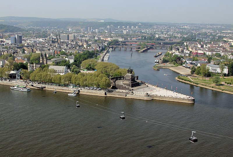 File:Koblenz im Buga-Jahr 2011 - Deutsches Eck 01.jpg