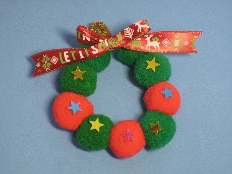 クリスマスリースをデコレーションボールで作る クリスマス工作 もぽにゃのらぼらとり
