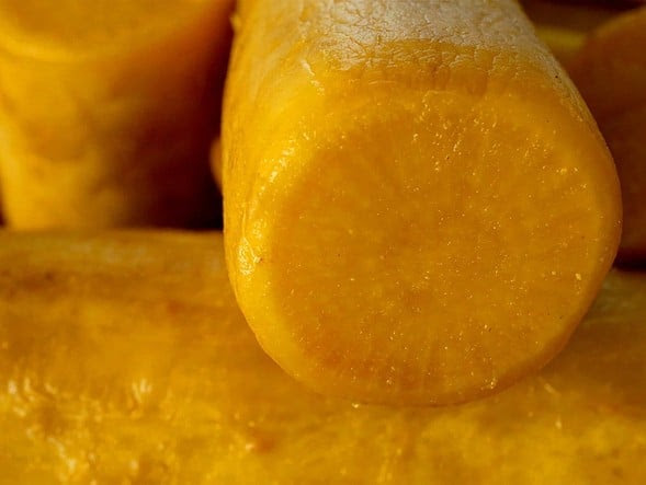 Korean yellow pickled radish (danmuji: 단무지)