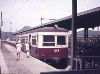 玉野市営電鉄 備南電鉄として開業し昭和31年 1956年 玉野市に移管 昭和39年 1964年 に 気動車に変更された 下津井電鉄を経て四国へ渡る間に訪れ三岐のキハに再会 営業区間 年数とも短くあまり評判にはならなかった Kさんの手でネガが復活