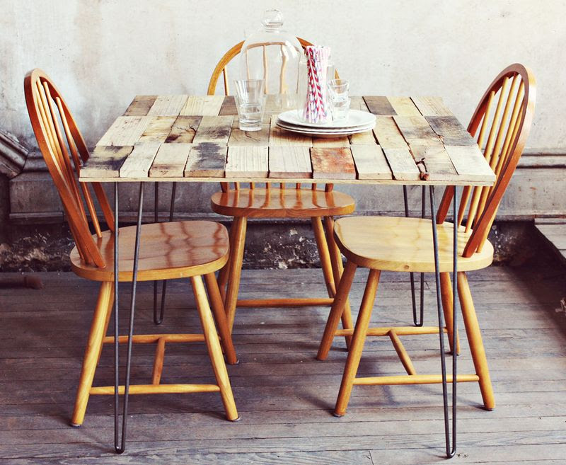 DIY Wood Pallet Kitchen Table