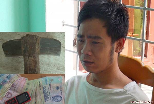  Nghi can Bùi Xuân Cường và tang vật vụ án. Ảnh: Đ.H.