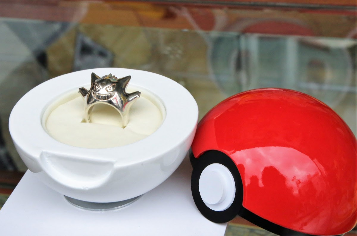 大人のポケモントレーナーのためのアクセサリー 圧巻の初代御三家にブライダルジュエリーも 期間限定ショップで実際に手に取れる オタ女