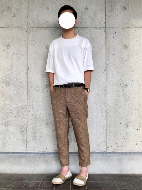 スリッポン 白 のメンズの夏コーデ 人気の白のスリッポンを紹介