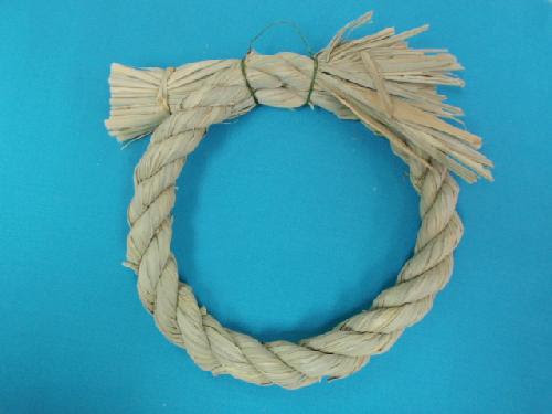 正月飾り しめ縄リース ｌｌ ２６ｃｍ 自然素材pana8２２７ ビー玉の販売や店舗ディスプレイ用品などの通販サイト 飾り素材は大阪 飾りやドットコム