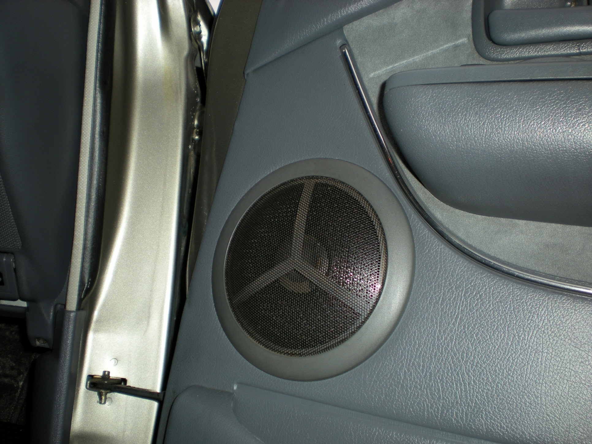 80ランクル Hertzスピーカー交換 カーセキュリティのキッズガレージ