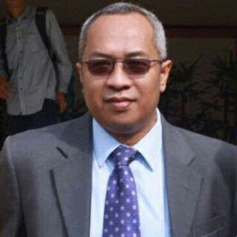 soal pemalsuan tanda tangan komisioner akademisi
