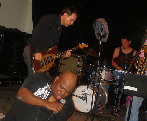 BARRENCE WHITFIELD & THE SAVAGES