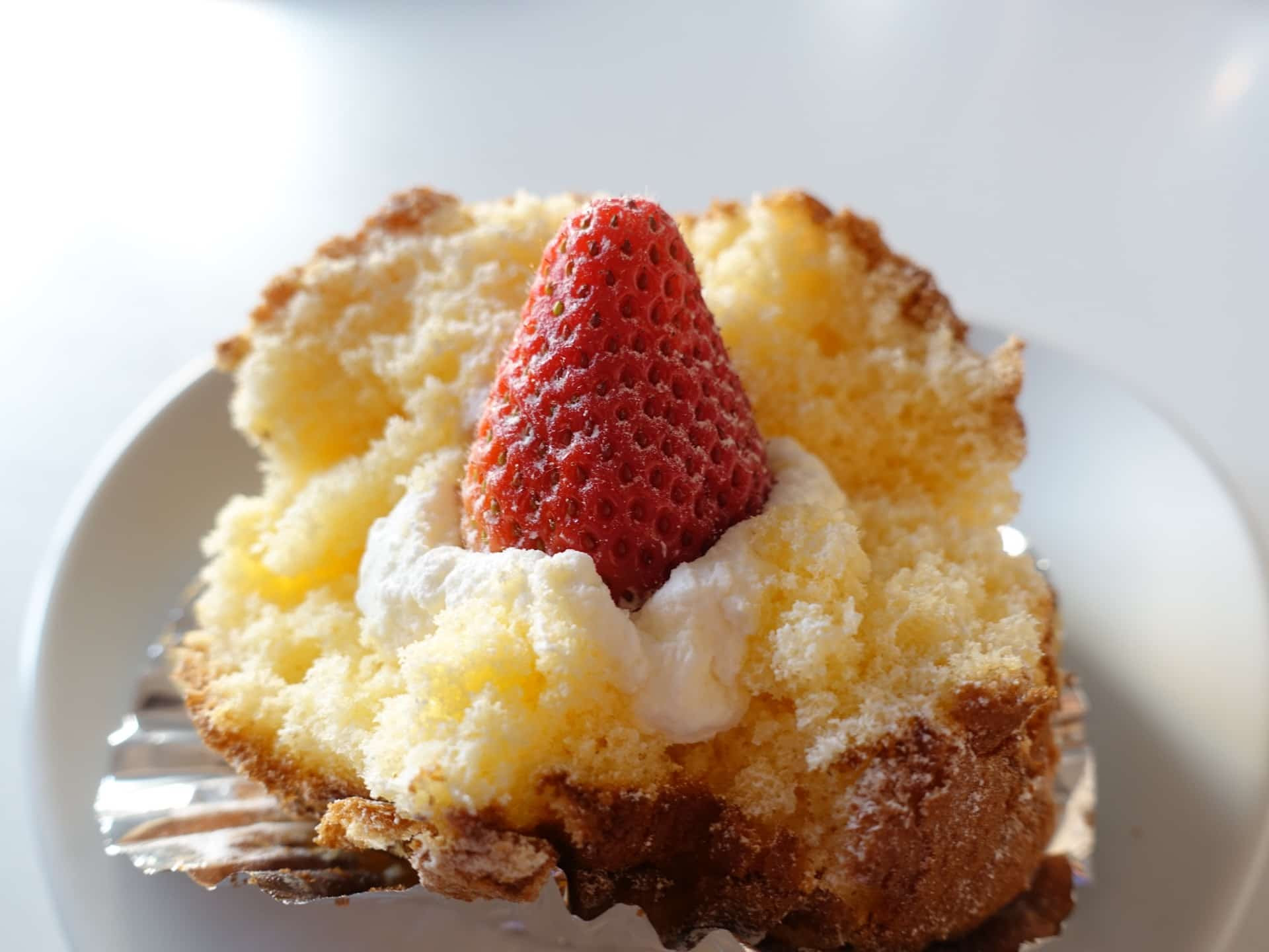 ママのえらんだ元町ケーキ 大人気のざくろは神戸限定スイーツ ラムケーキも大人の味わいでおすすめ 大丸神戸店でも買えるよ