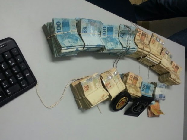 Polícia acha R$ 160 mil com suspeitos de mega-assalto presos em Goiás (Foto: Divulgação/Polícia Civil)