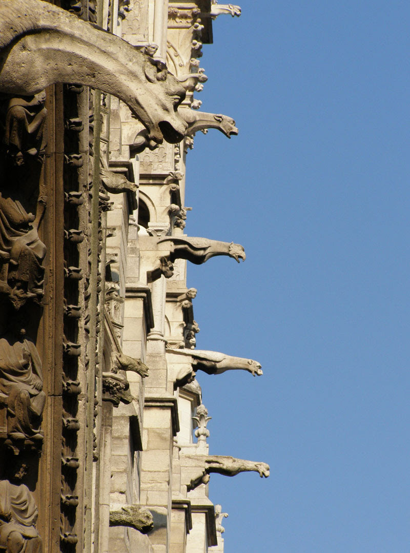 Notre-Dame_gargoyles-paris-france