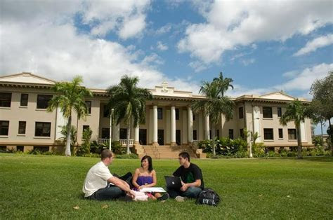 If you need to get somewhere fast, the restaurant also serves up grub to go. UH Manoa campus named among most beautiful - Honolulu