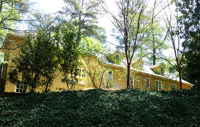 P1010618-2010-04-11-Buckhead-In-Bloom-Playhouse