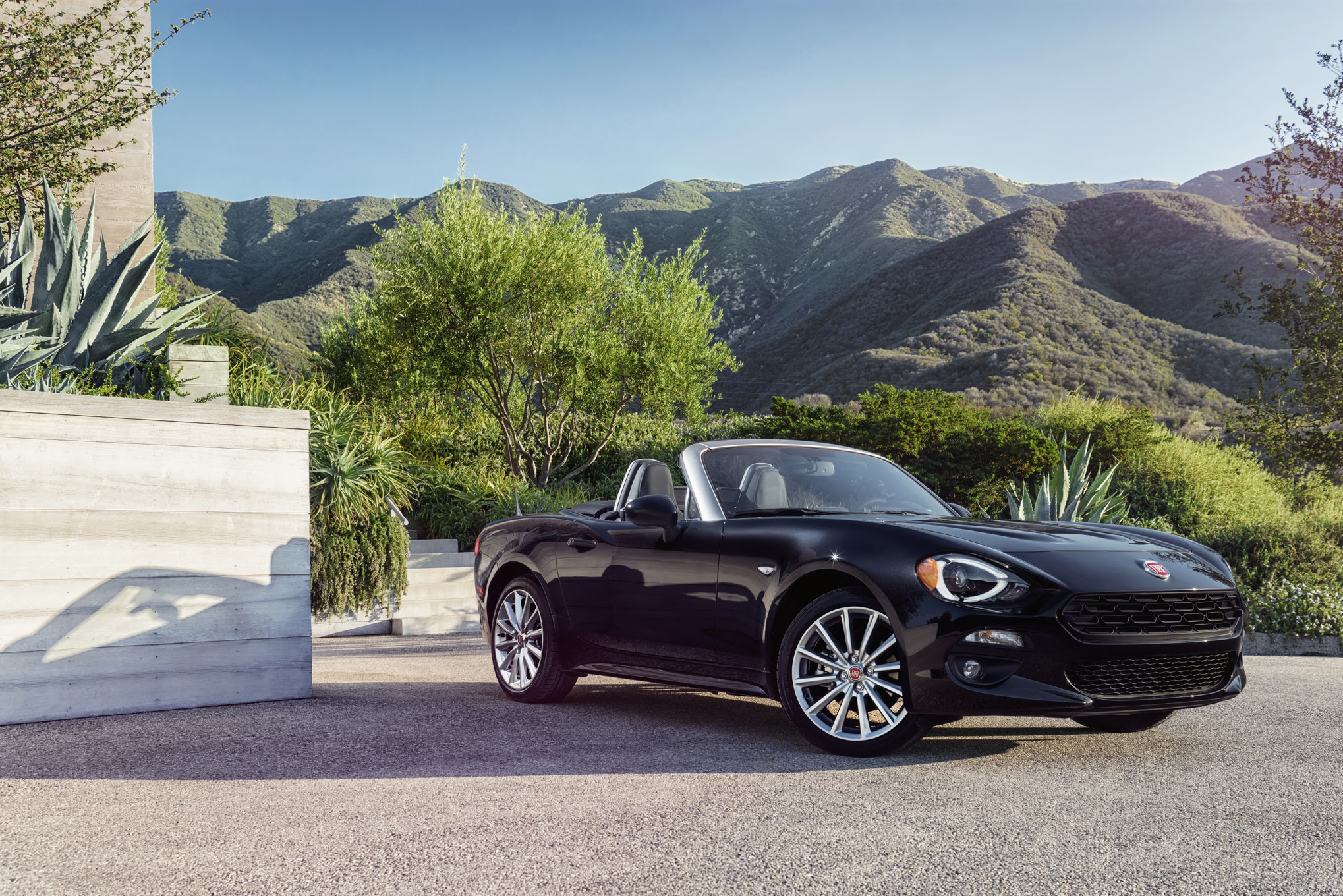 2017 Fiat 124 Spider front three quarter