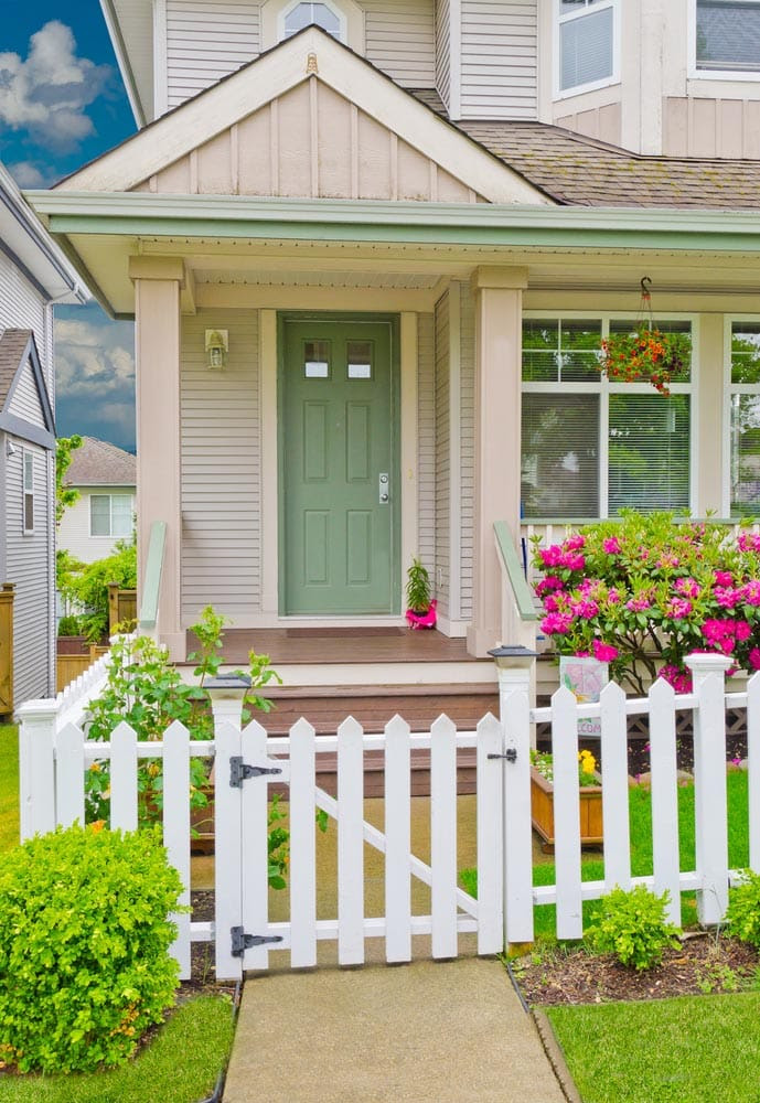 22 Fabulous and Welcoming Front Porch Garden Ideas