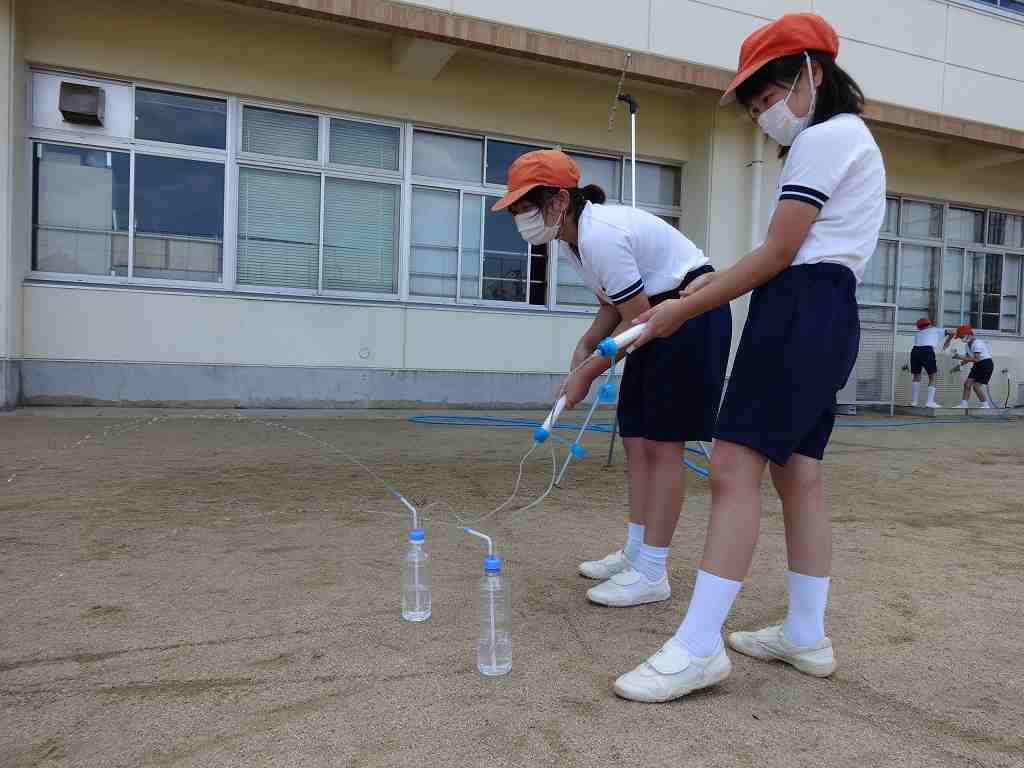 4年生 理科 とじこめた空気や水 徳島文理小学校