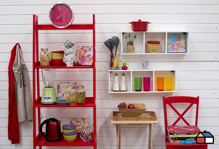 Si tu hogar no tiene mucho espacio pero tus ansias de decoradora son enormes, puedes darle un toque aplicando color a pequeños elementos.. #Deco #Interior #Decoración #Red #Rojo