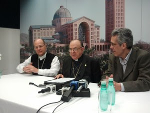 Dom Raymundo durante coletiva que anunciou detelhes da visita do Papa Francisco a Aparecida  (Foto: Suellen Fernandes/G1)