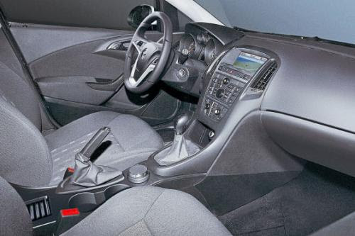 2010 Opel Astra Interior