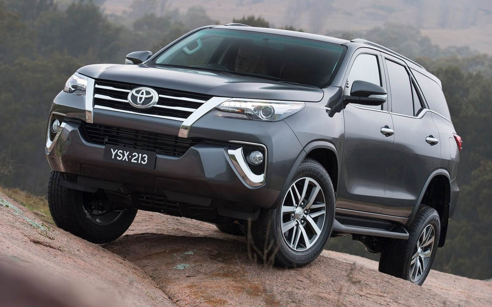 Nova Toyota Hilux SW4 2016